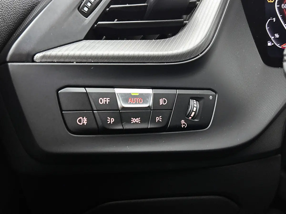128ti High Executive M-Sport AANBIEDING! (Goed OnderH, Carplay, Navi, Stoel/ Stuur VerW, Camera, Addapt Cruise, Etc)