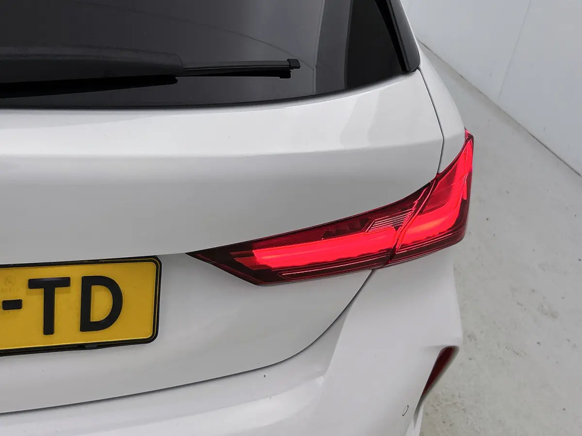 128ti High Executive M-Sport AANBIEDING! (Goed OnderH, Carplay, Navi, Stoel/ Stuur VerW, Camera, Addapt Cruise, Etc)