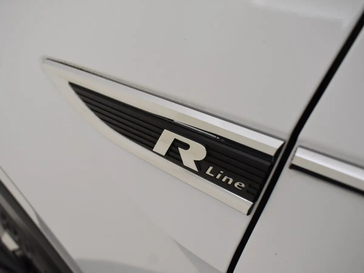 1.0 TSI Life 95Pk | R-Line l Trekhaak | Stoelverwarming | Dodehoek detectie | Parkeersensoren V+A | Cruise control | R-line | 17"LMV