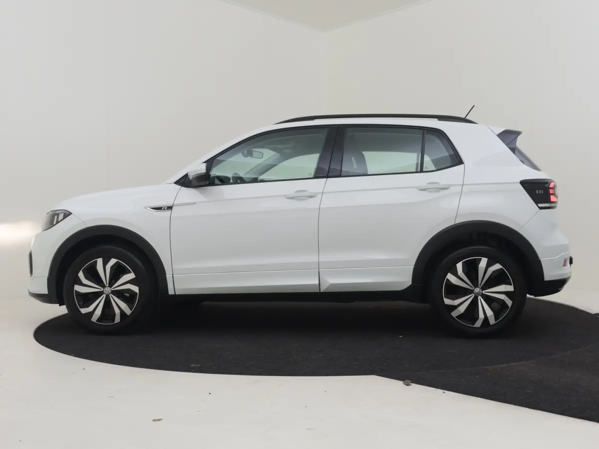 1.0 TSI Life 95Pk | R-Line l Trekhaak | Stoelverwarming | Dodehoek detectie | Parkeersensoren V+A | Cruise control | R-line | 17"LMV