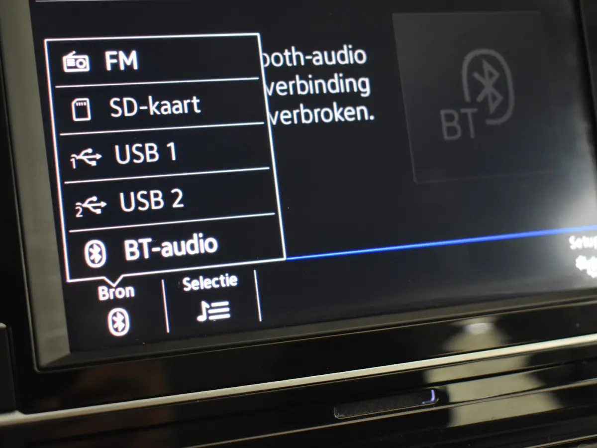 1.0 TSI Life 95Pk | R-Line l Trekhaak | Stoelverwarming | Dodehoek detectie | Parkeersensoren V+A | Cruise control | R-line | 17"LMV