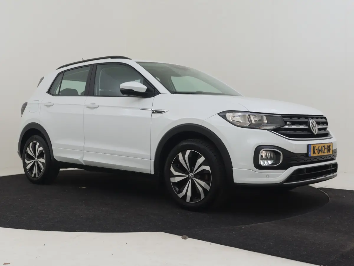 1.0 TSI Life 95Pk | R-Line l Trekhaak | Stoelverwarming | Dodehoek detectie | Parkeersensoren V+A | Cruise control | R-line | 17"LMV