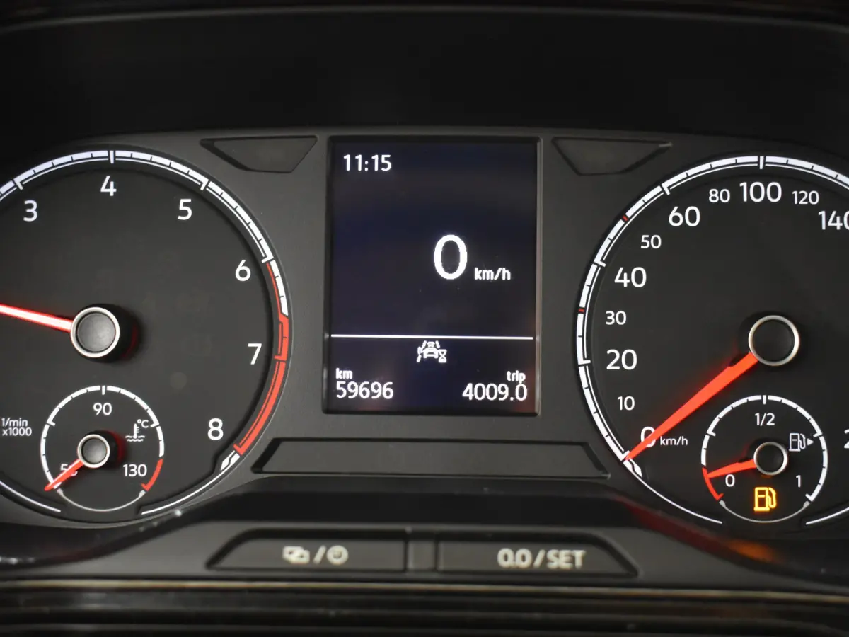1.0 TSI Life 95Pk | R-Line l Trekhaak | Stoelverwarming | Dodehoek detectie | Parkeersensoren V+A | Cruise control | R-line | 17"LMV