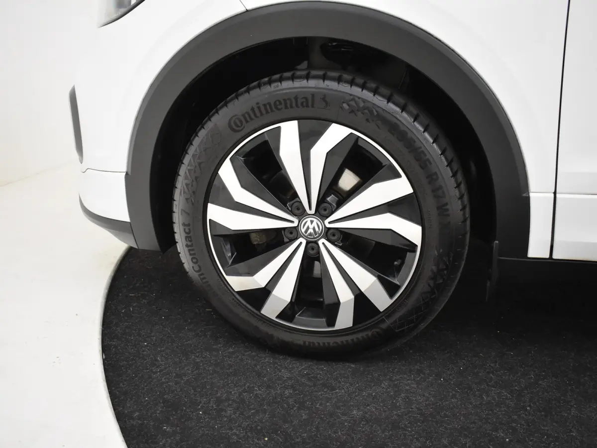 1.0 TSI Life 95Pk | R-Line l Trekhaak | Stoelverwarming | Dodehoek detectie | Parkeersensoren V+A | Cruise control | R-line | 17"LMV