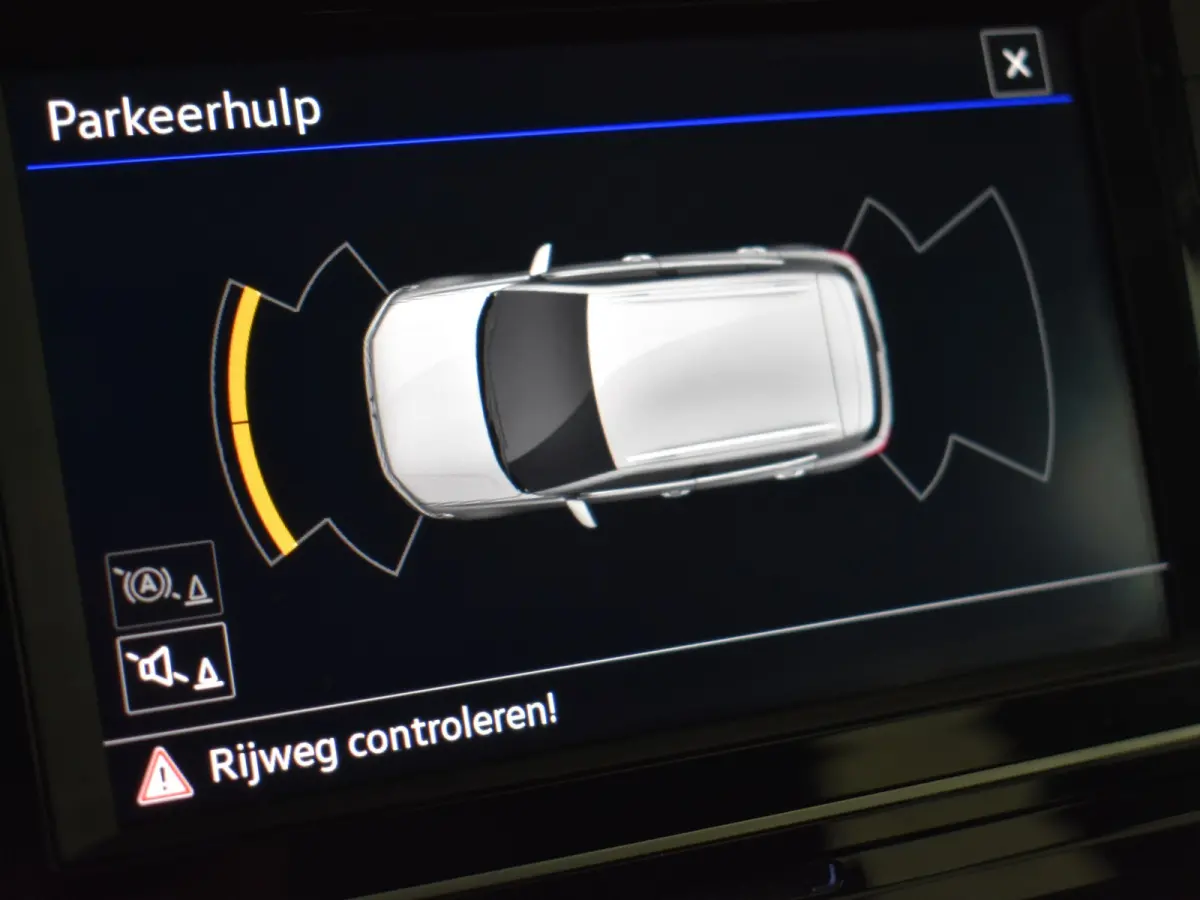 1.0 TSI Life 95Pk | R-Line l Trekhaak | Stoelverwarming | Dodehoek detectie | Parkeersensoren V+A | Cruise control | R-line | 17"LMV