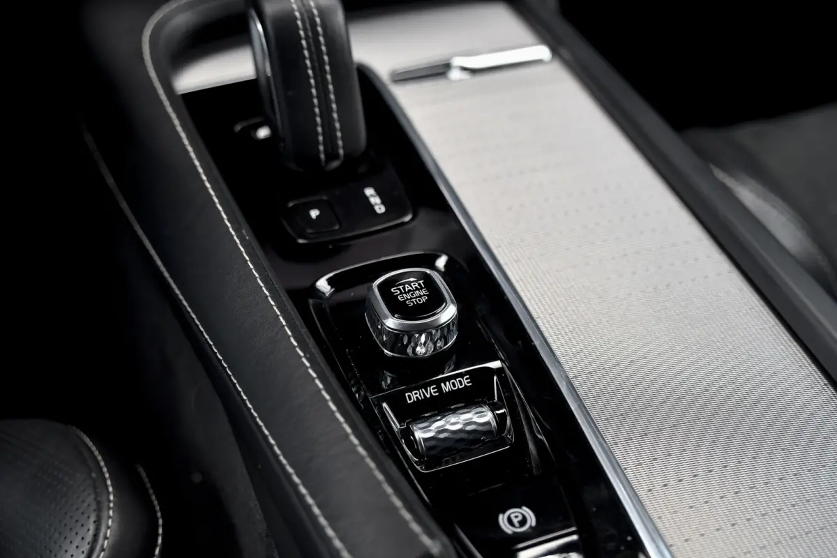 2.0 T8 Twin Engine AWD R-Design Polestar+. Pano, Luchtv, 7P, HUD, Memory, 360, H/K, Pilot assist, Trekh, Keyless, 22''!