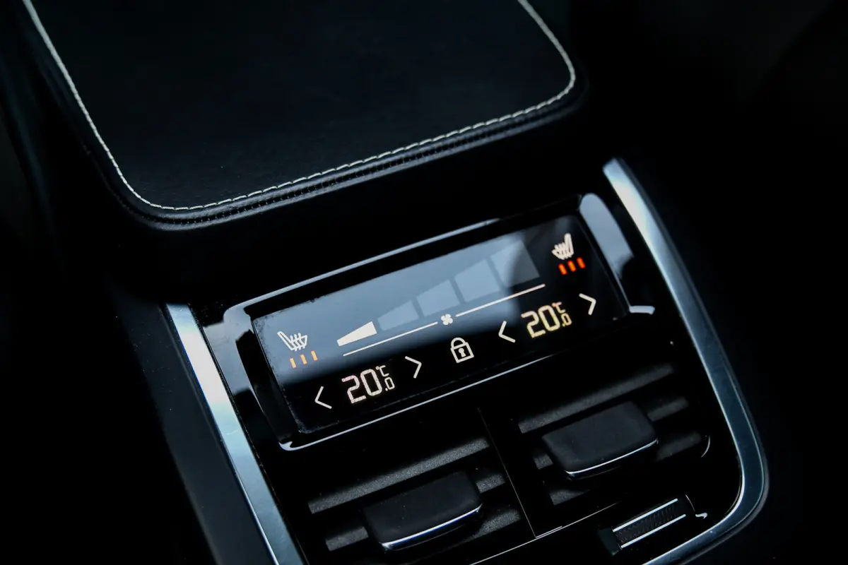 2.0 T8 Twin Engine AWD R-Design Polestar+. Pano, Luchtv, 7P, HUD, Memory, 360, H/K, Pilot assist, Trekh, Keyless, 22''!