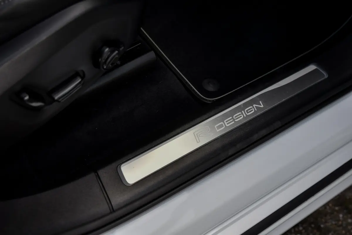 2.0 T8 Twin Engine AWD R-Design Polestar+. Pano, Luchtv, 7P, HUD, Memory, 360, H/K, Pilot assist, Trekh, Keyless, 22''!