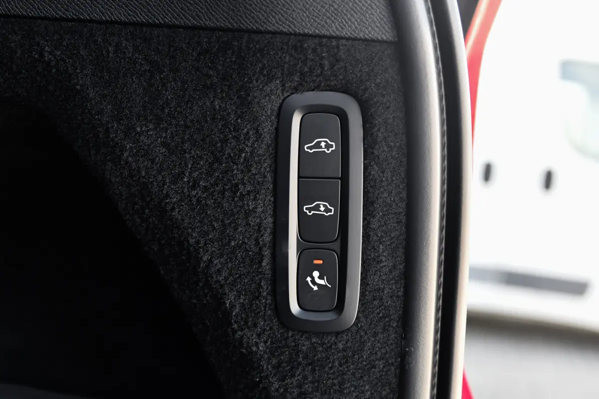 2.0 T8 Twin Engine AWD R-Design Polestar+. Pano, Luchtv, 7P, HUD, Memory, 360, H/K, Pilot assist, Trekh, Keyless, 22''!