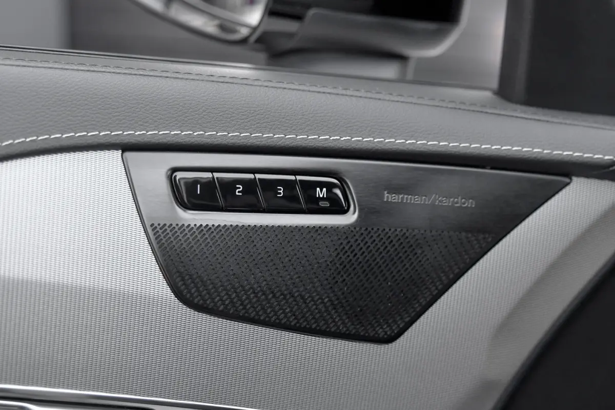 2.0 T8 Twin Engine AWD R-Design Polestar+. Pano, Luchtv, 7P, HUD, Memory, 360, H/K, Pilot assist, Trekh, Keyless, 22''!