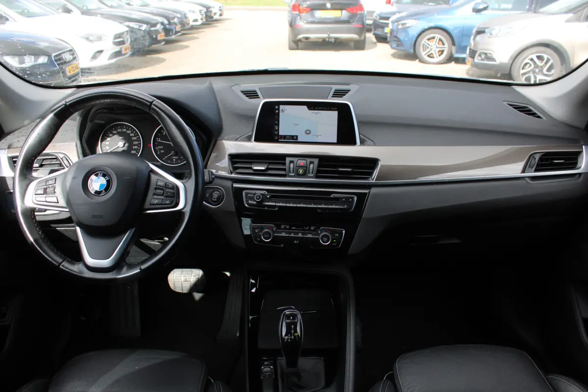 sDrive18i Automaat Executive X-Line Sportstoelen 18'' NAVI TREKHAAK