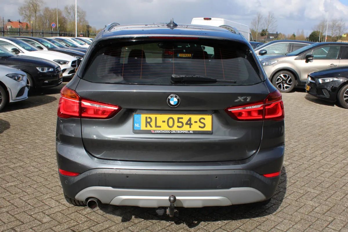 sDrive18i Automaat Executive X-Line Sportstoelen 18'' NAVI TREKHAAK