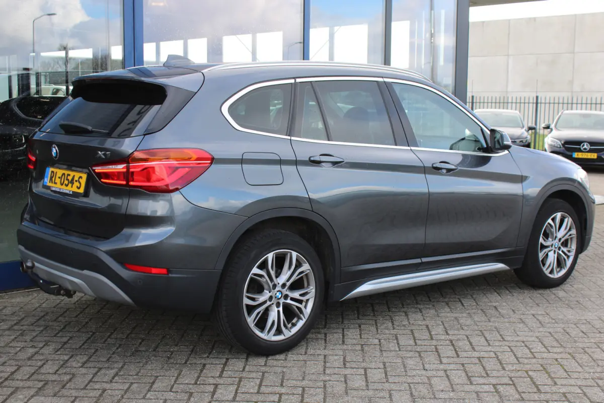 sDrive18i Automaat Executive X-Line Sportstoelen 18'' NAVI TREKHAAK