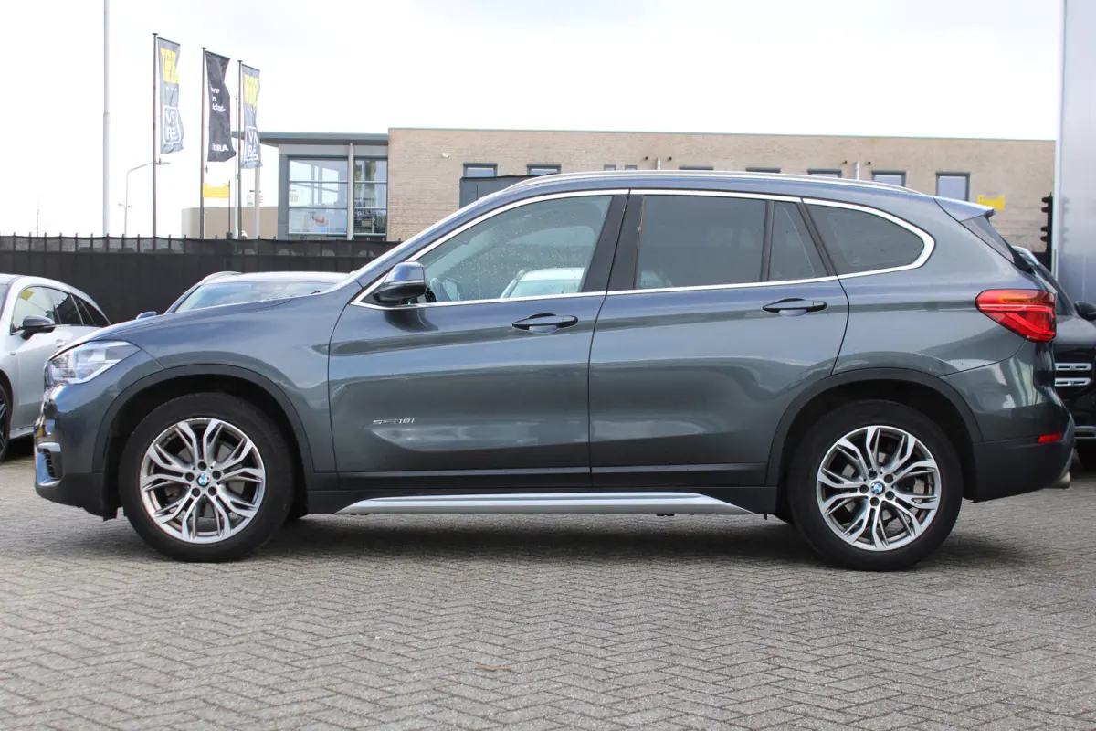 sDrive18i Automaat Executive X-Line Sportstoelen 18'' NAVI TREKHAAK
