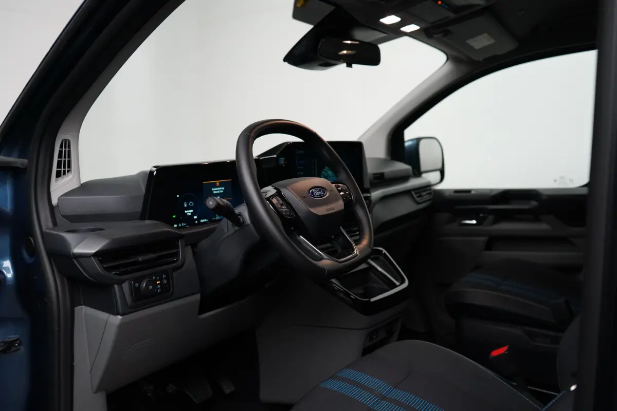 Tourneo 340 2.5 PHEV Sport 233pk | 8 Persoons | Elekt. Trekhaak | Winter Pack | 4 jaar garantie | B&O audio |