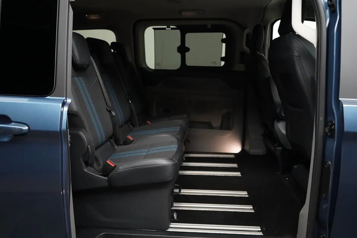 Tourneo 340 2.5 PHEV Sport 233pk | 8 Persoons | Elekt. Trekhaak | Winter Pack | 4 jaar garantie | B&O audio |