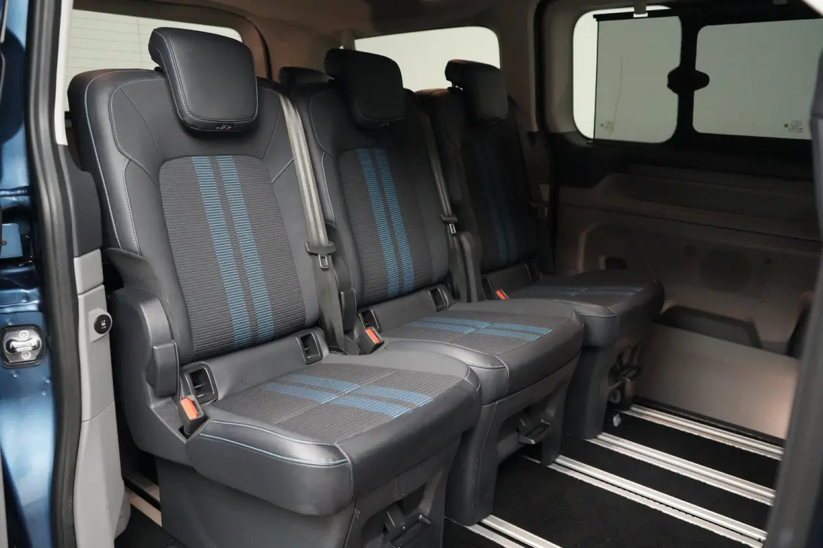 Tourneo 340 2.5 PHEV Sport 233pk | 8 Persoons | Elekt. Trekhaak | Winter Pack | 4 jaar garantie | B&O audio |