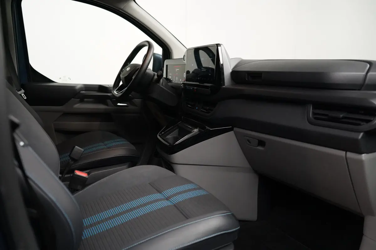 Tourneo 340 2.5 PHEV Sport 233pk | 8 Persoons | Elekt. Trekhaak | Winter Pack | 4 jaar garantie | B&O audio |
