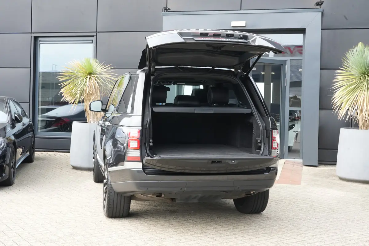 Range Rover 3.0 SDV6 Hybrid Autobiography | 340PK | Pano | Meridian | 360° | Trekhaak | Land Rover Range Rover Autobiography 340 PK Hybrid met 3.0 V6, panoramadak, Meridian Surround Sound, 