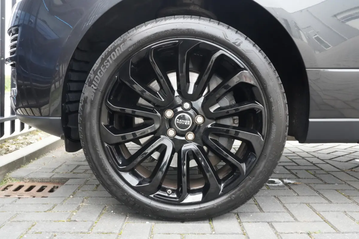 Range Rover 3.0 SDV6 Hybrid Autobiography | 340PK | Pano | Meridian | 360° | Trekhaak | Land Rover Range Rover Autobiography 340 PK Hybrid met 3.0 V6, panoramadak, Meridian Surround Sound, 