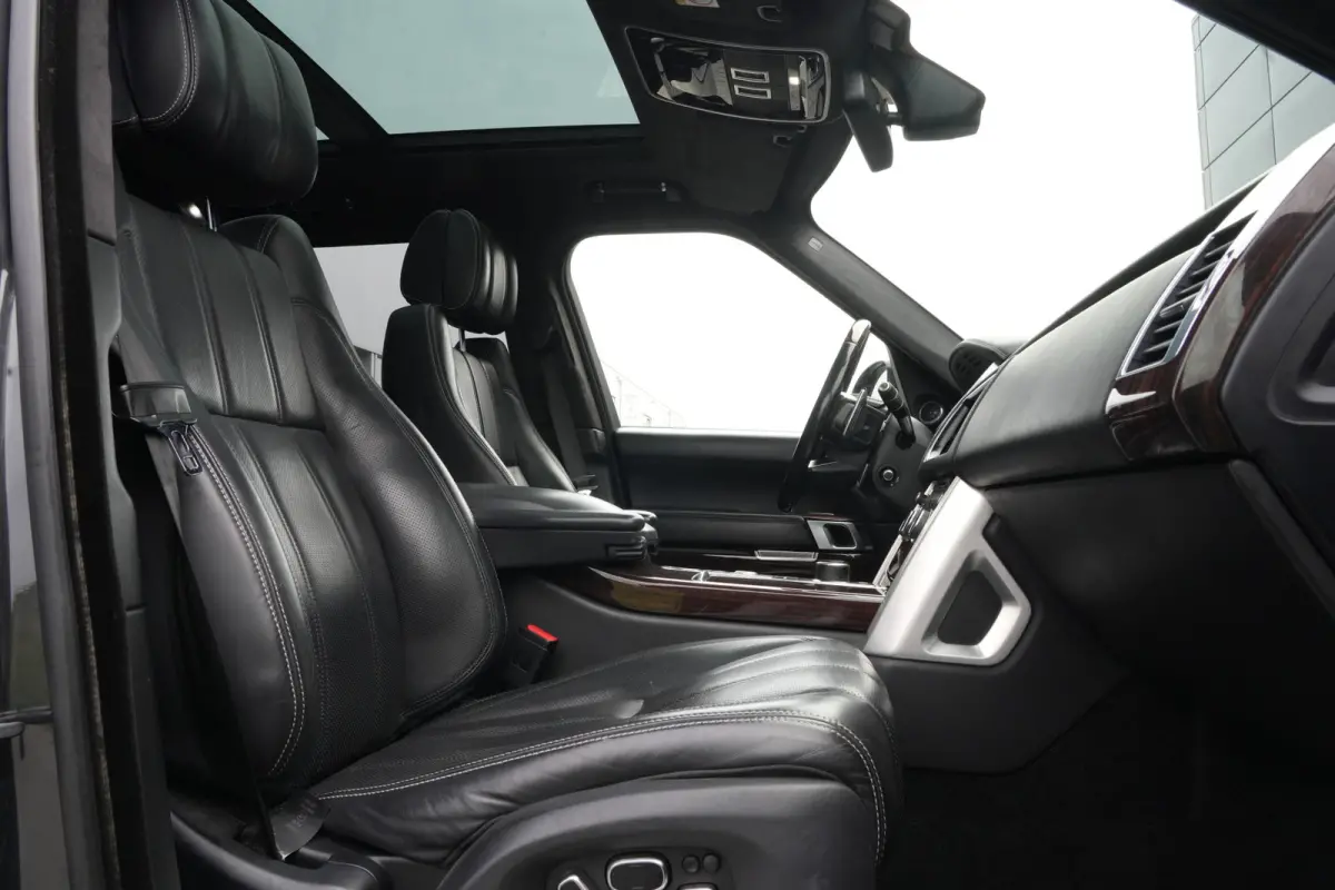 Range Rover 3.0 SDV6 Hybrid Autobiography | 340PK | Pano | Meridian | 360° | Trekhaak | Land Rover Range Rover Autobiography 340 PK Hybrid met 3.0 V6, panoramadak, Meridian Surround Sound, 