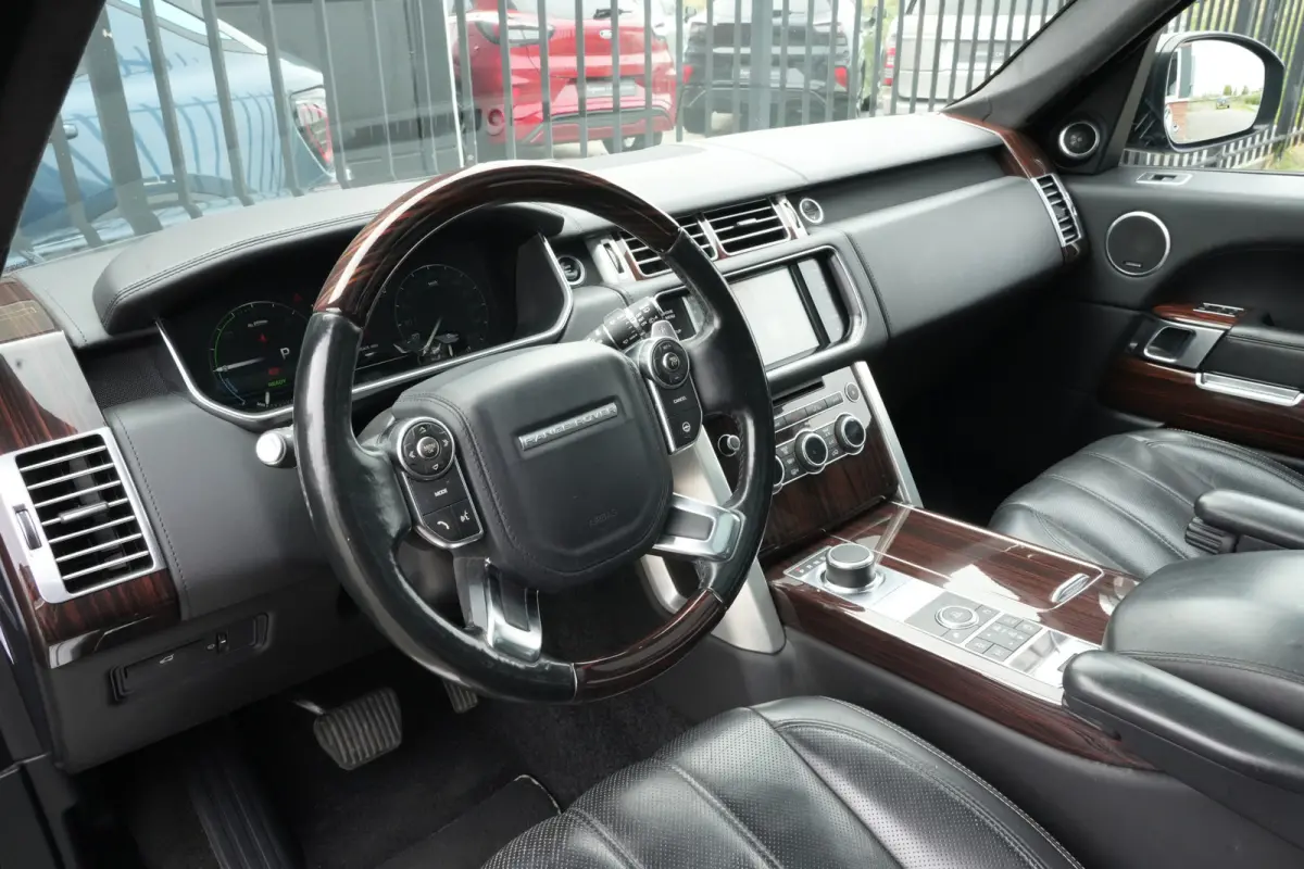 Range Rover 3.0 SDV6 Hybrid Autobiography | 340PK | Pano | Meridian | 360° | Trekhaak | Land Rover Range Rover Autobiography 340 PK Hybrid met 3.0 V6, panoramadak, Meridian Surround Sound, 