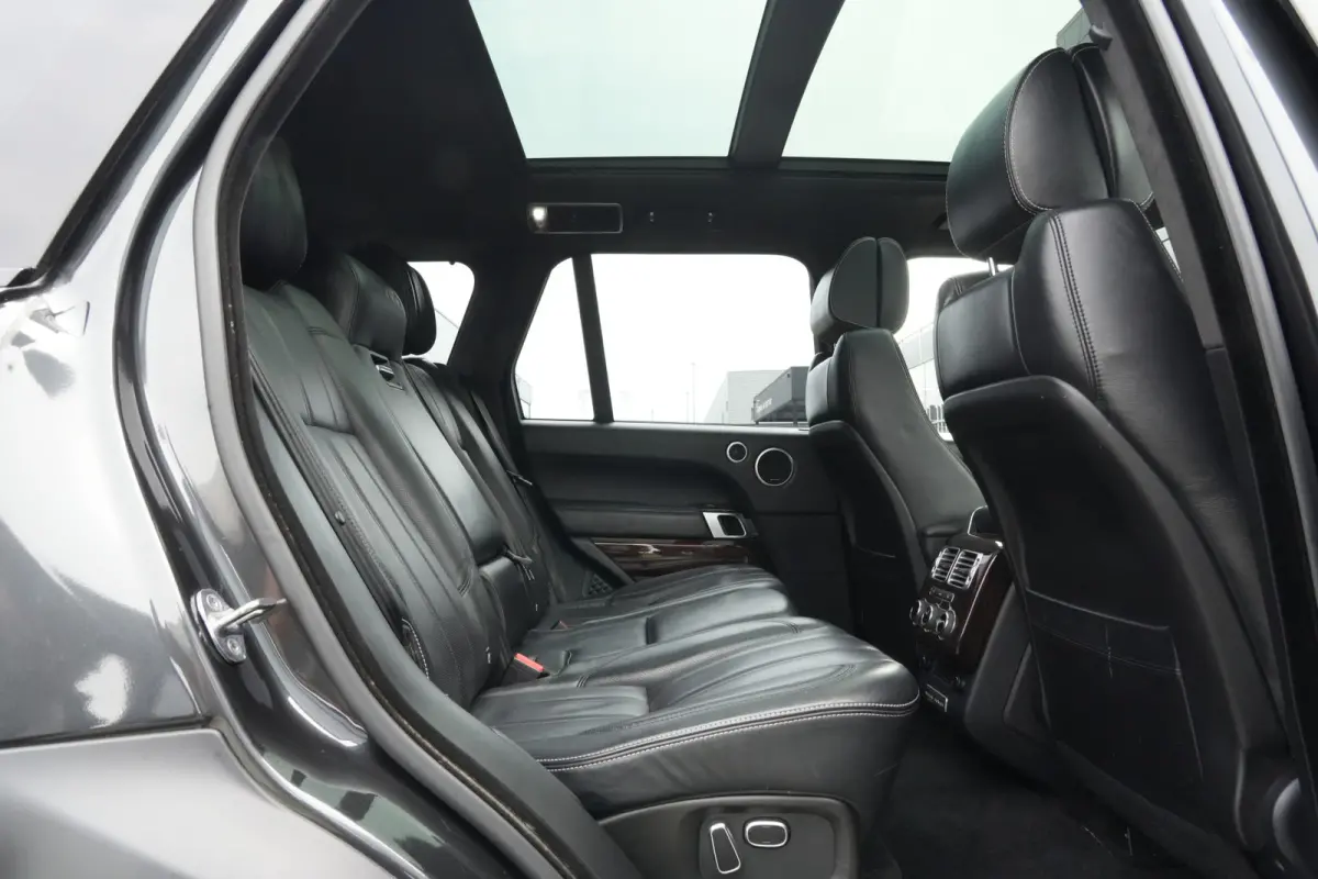 Range Rover 3.0 SDV6 Hybrid Autobiography | 340PK | Pano | Meridian | 360° | Trekhaak | Land Rover Range Rover Autobiography 340 PK Hybrid met 3.0 V6, panoramadak, Meridian Surround Sound, 