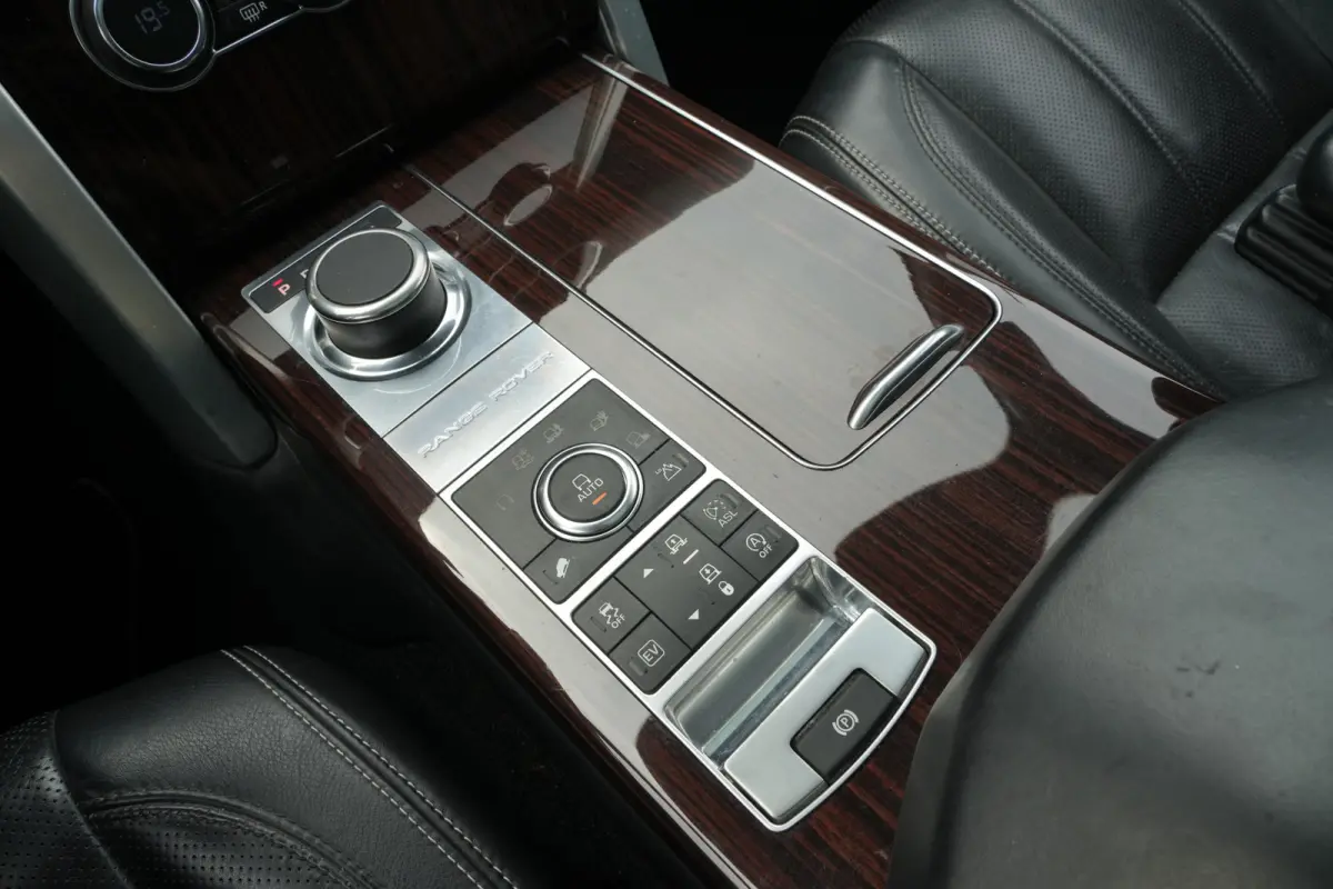 Range Rover 3.0 SDV6 Hybrid Autobiography | 340PK | Pano | Meridian | 360° | Trekhaak | Land Rover Range Rover Autobiography 340 PK Hybrid met 3.0 V6, panoramadak, Meridian Surround Sound, 