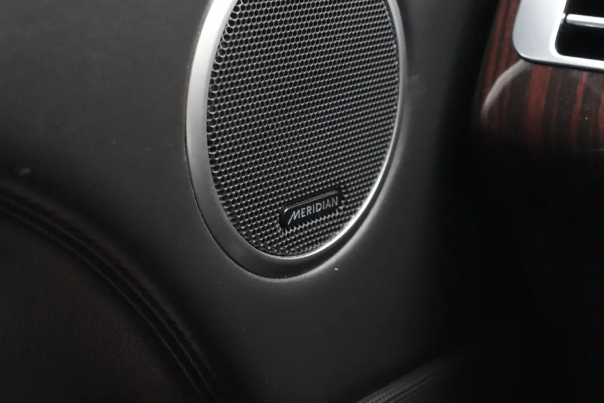 Range Rover 3.0 SDV6 Hybrid Autobiography | 340PK | Pano | Meridian | 360° | Trekhaak | Land Rover Range Rover Autobiography 340 PK Hybrid met 3.0 V6, panoramadak, Meridian Surround Sound, 