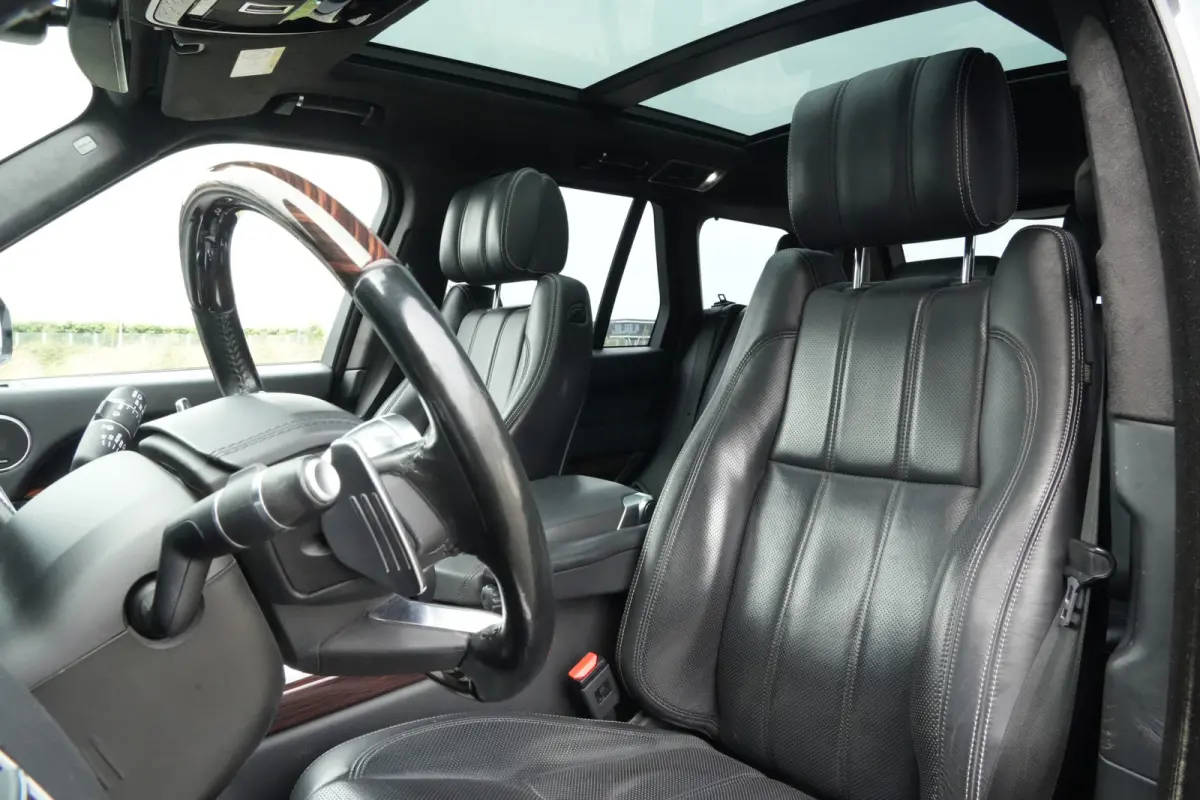 Range Rover 3.0 SDV6 Hybrid Autobiography | 340PK | Pano | Meridian | 360° | Trekhaak | Land Rover Range Rover Autobiography 340 PK Hybrid met 3.0 V6, panoramadak, Meridian Surround Sound, 