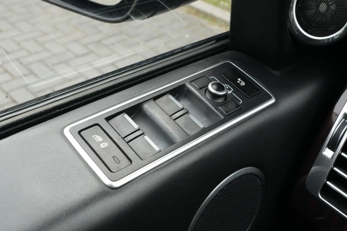 Range Rover 3.0 SDV6 Hybrid Autobiography | 340PK | Pano | Meridian | 360° | Trekhaak | Land Rover Range Rover Autobiography 340 PK Hybrid met 3.0 V6, panoramadak, Meridian Surround Sound, 