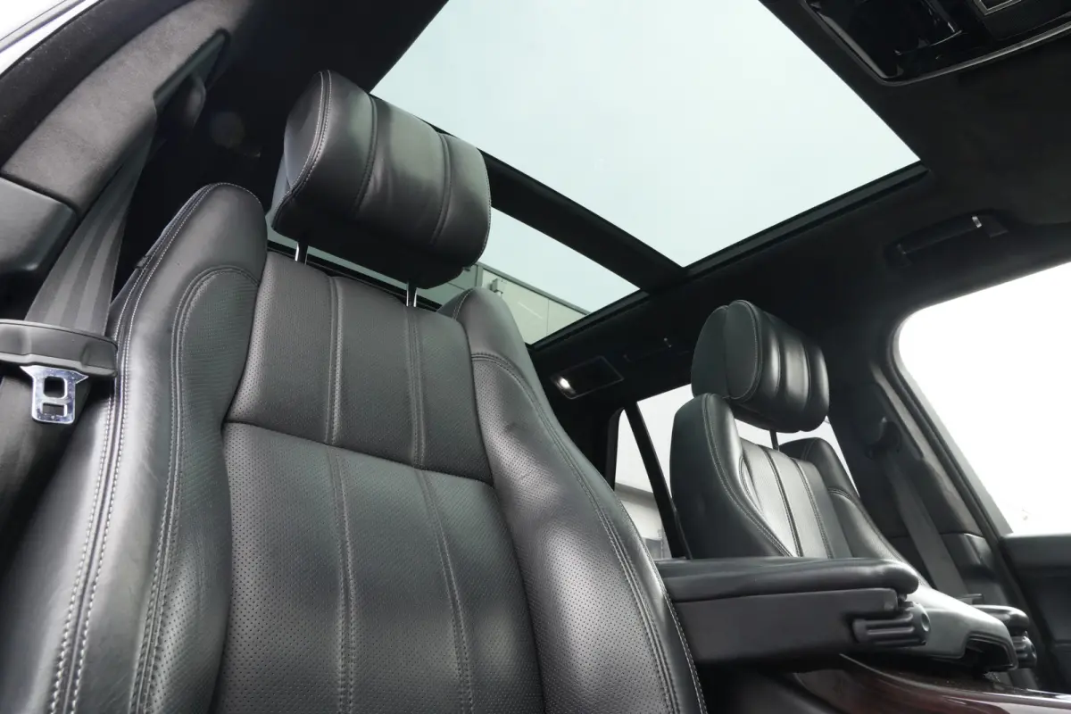 Range Rover 3.0 SDV6 Hybrid Autobiography | 340PK | Pano | Meridian | 360° | Trekhaak | Land Rover Range Rover Autobiography 340 PK Hybrid met 3.0 V6, panoramadak, Meridian Surround Sound, 