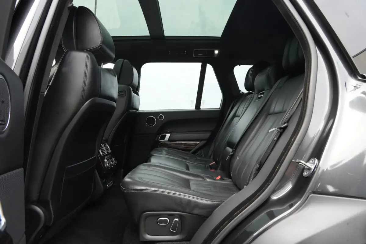 Range Rover 3.0 SDV6 Hybrid Autobiography | 340PK | Pano | Meridian | 360° | Trekhaak | Land Rover Range Rover Autobiography 340 PK Hybrid met 3.0 V6, panoramadak, Meridian Surround Sound, 