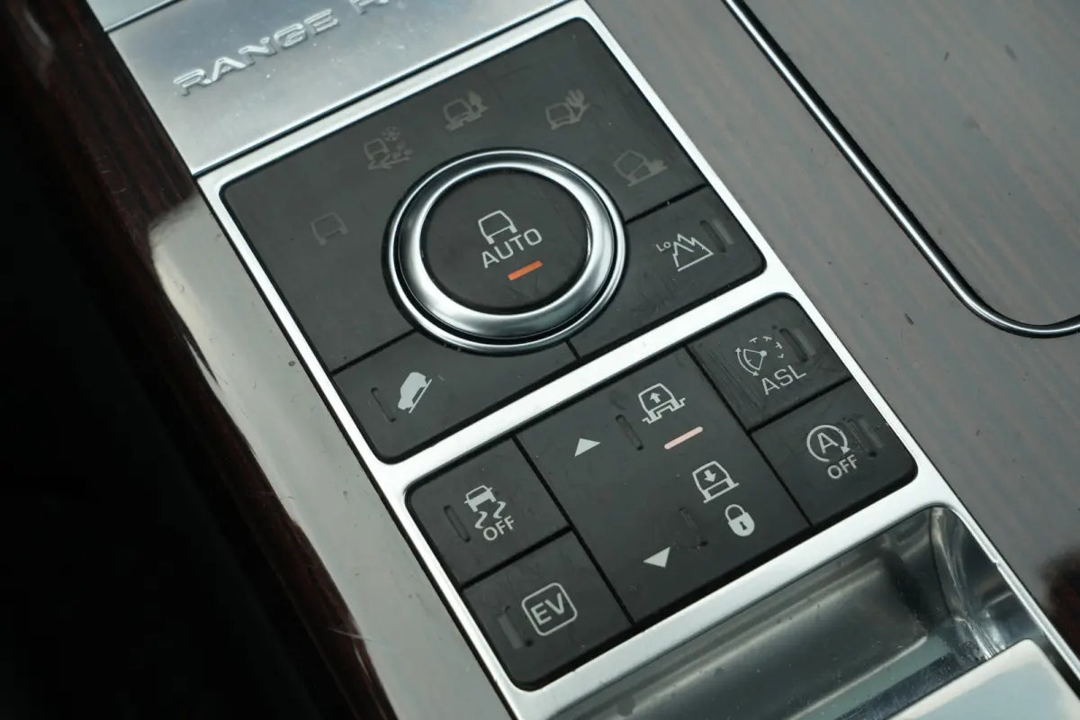 Range Rover 3.0 SDV6 Hybrid Autobiography | 340PK | Pano | Meridian | 360° | Trekhaak | Land Rover Range Rover Autobiography 340 PK Hybrid met 3.0 V6, panoramadak, Meridian Surround Sound, 