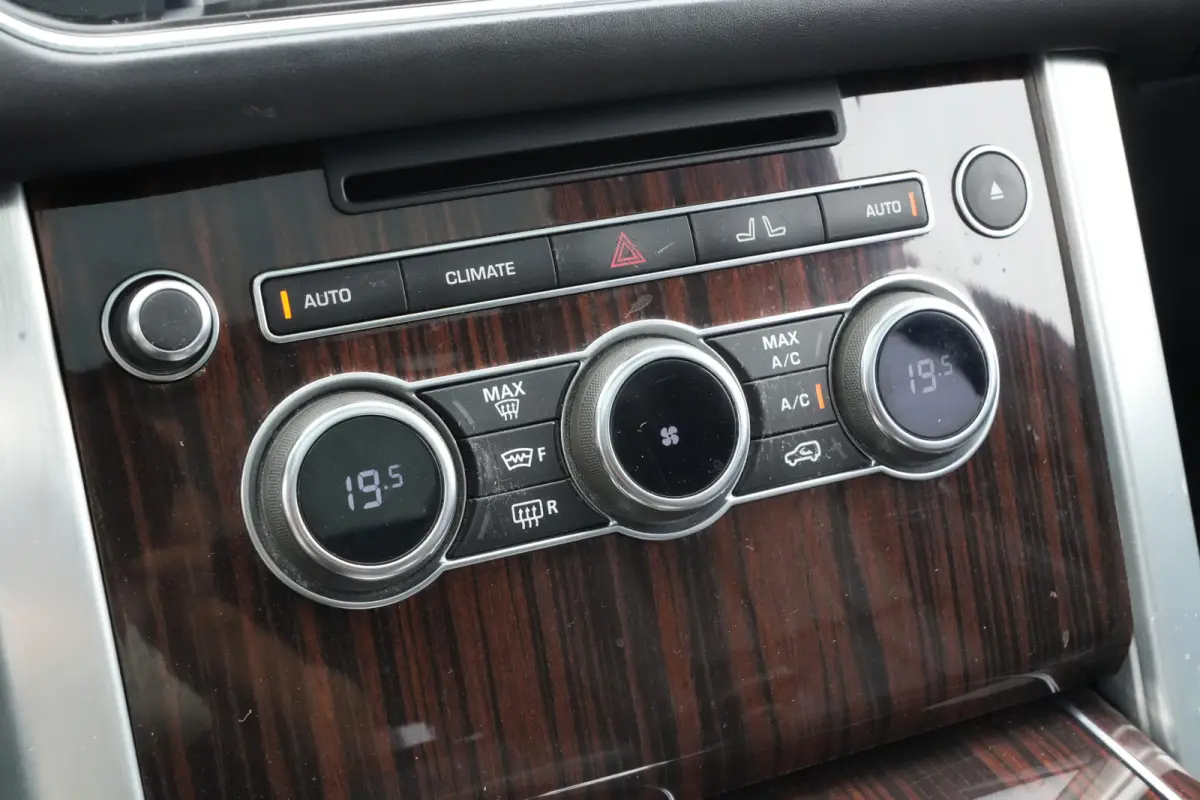 Range Rover 3.0 SDV6 Hybrid Autobiography | 340PK | Pano | Meridian | 360° | Trekhaak | Land Rover Range Rover Autobiography 340 PK Hybrid met 3.0 V6, panoramadak, Meridian Surround Sound, 