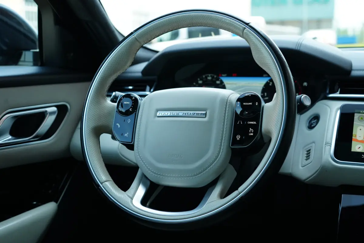 3.0 V6 AWD First Edition | 300PK | Pano | Meridian | 360° | Trekhaak | HUD | Land Rover Range Rover Velar First Edition 300 PK met 3.0 V6 diesel, panoramadak, Meridian Signature Sound Syste