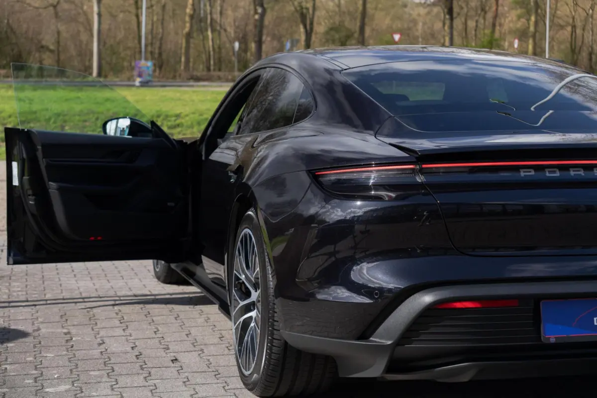 Performance 93 kWh|Org.NL NAP|1ste Eig.|Luchtvering|Panoramadak|ACC|BOSE|SportChrono|Porsche Approved