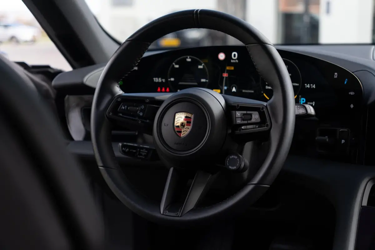 Performance 93 kWh|Org.NL NAP|1ste Eig.|Luchtvering|Panoramadak|ACC|BOSE|SportChrono|Porsche Approved