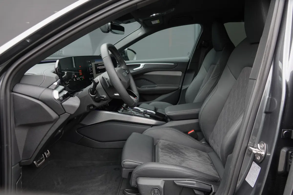 e-hybrid 299Pk | Quattro | Plug-in Hybrid | MMI Bijrijdersdisplay | 360° Camera | Tech Pro | OLED | AWD-Besturing | 21''