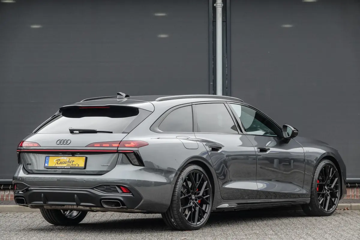e-hybrid 299Pk | Quattro | Plug-in Hybrid | MMI Bijrijdersdisplay | 360° Camera | Tech Pro | OLED | AWD-Besturing | 21''