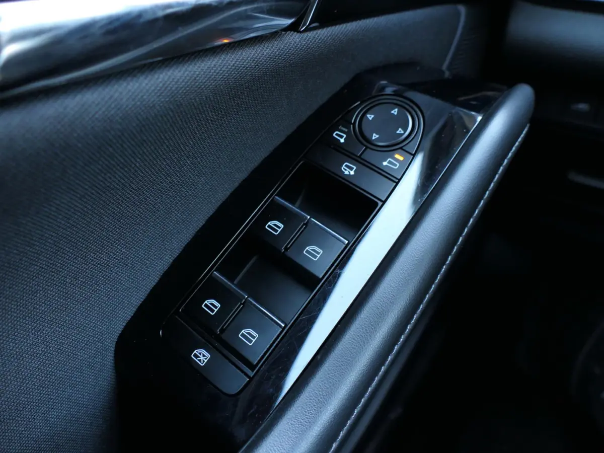 2.0 e-SkyActiv-X M Hybrid Selection | 360°-camera | BOSE | Head-up display | Apple-/Android Carplay | Stuur-/Stoelverwarming | ACC | Dodehoek detectie | Elektrische achterklep