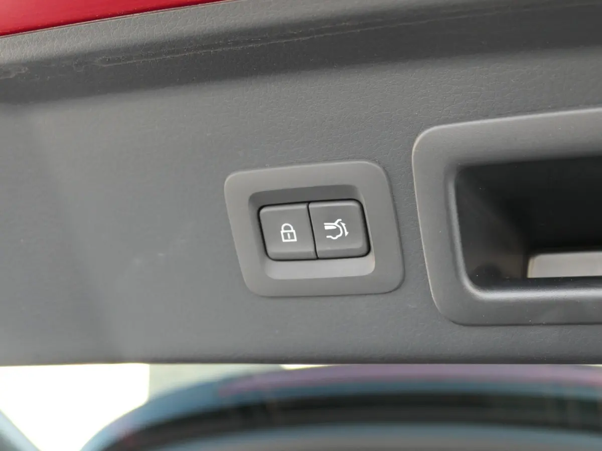 2.0 e-SkyActiv-X M Hybrid Selection | 360°-camera | BOSE | Head-up display | Apple-/Android Carplay | Stuur-/Stoelverwarming | ACC | Dodehoek detectie | Elektrische achterklep