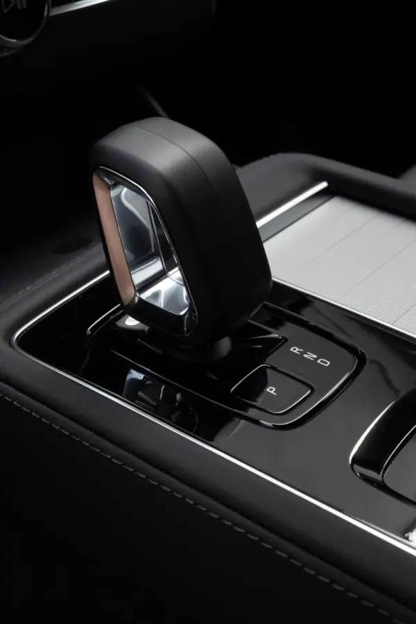 2.0 T8 Plug-in hybrid AWD Core MY 2027