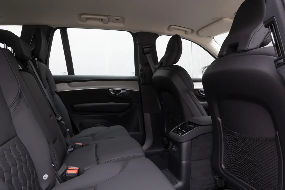 2.0 T8 Plug-in hybrid AWD Core MY 2027