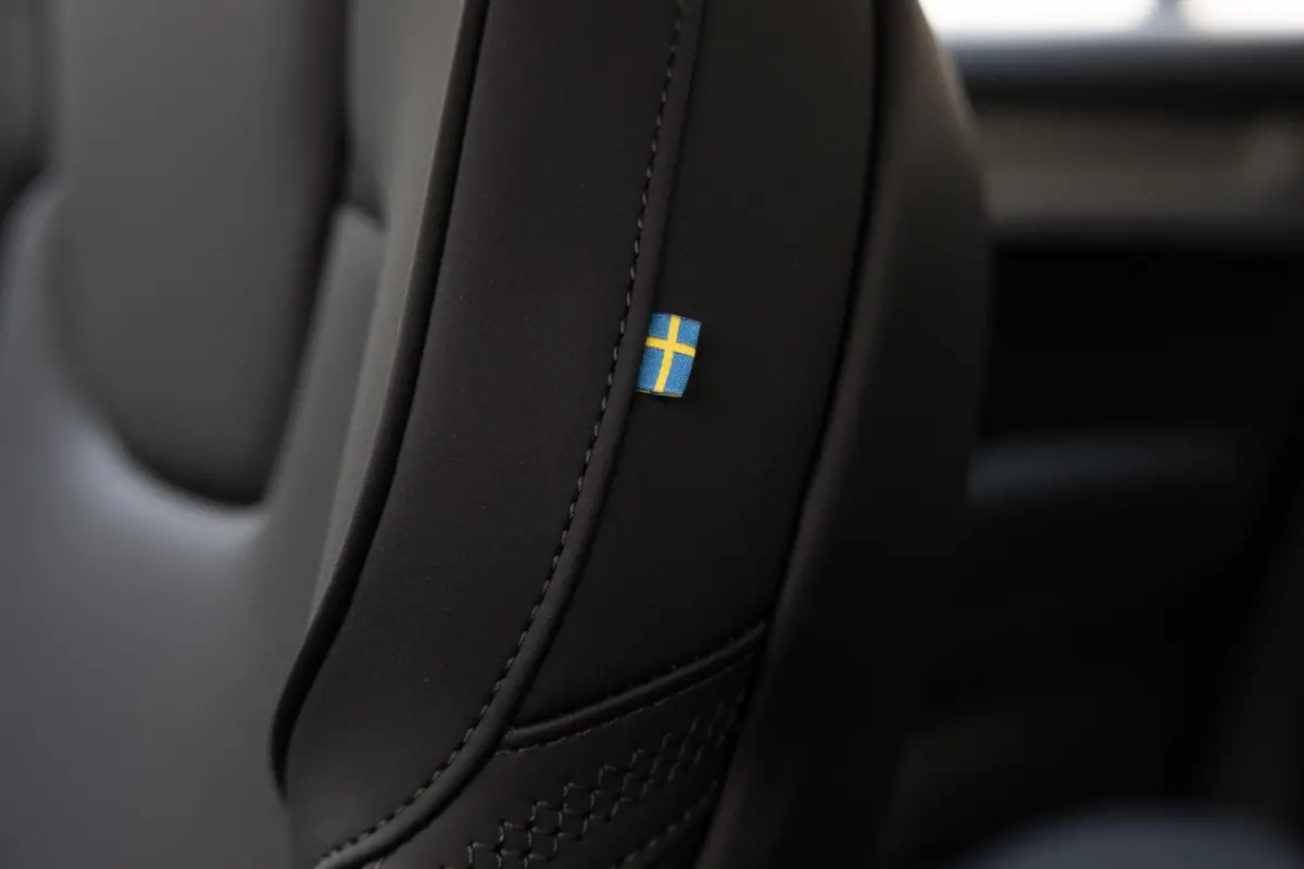 2.0 T8 Plug-in hybrid AWD Core MY 2027