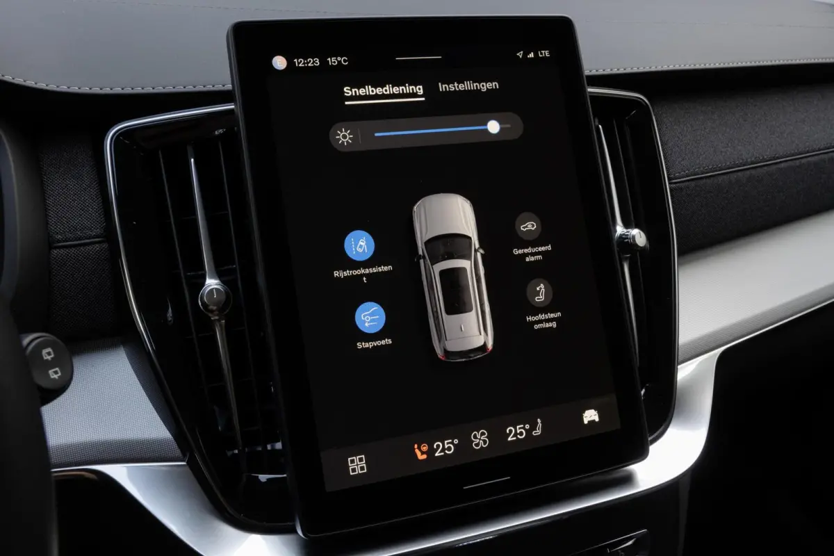 2.0 T8 Plug-in hybrid AWD Core MY 2027
