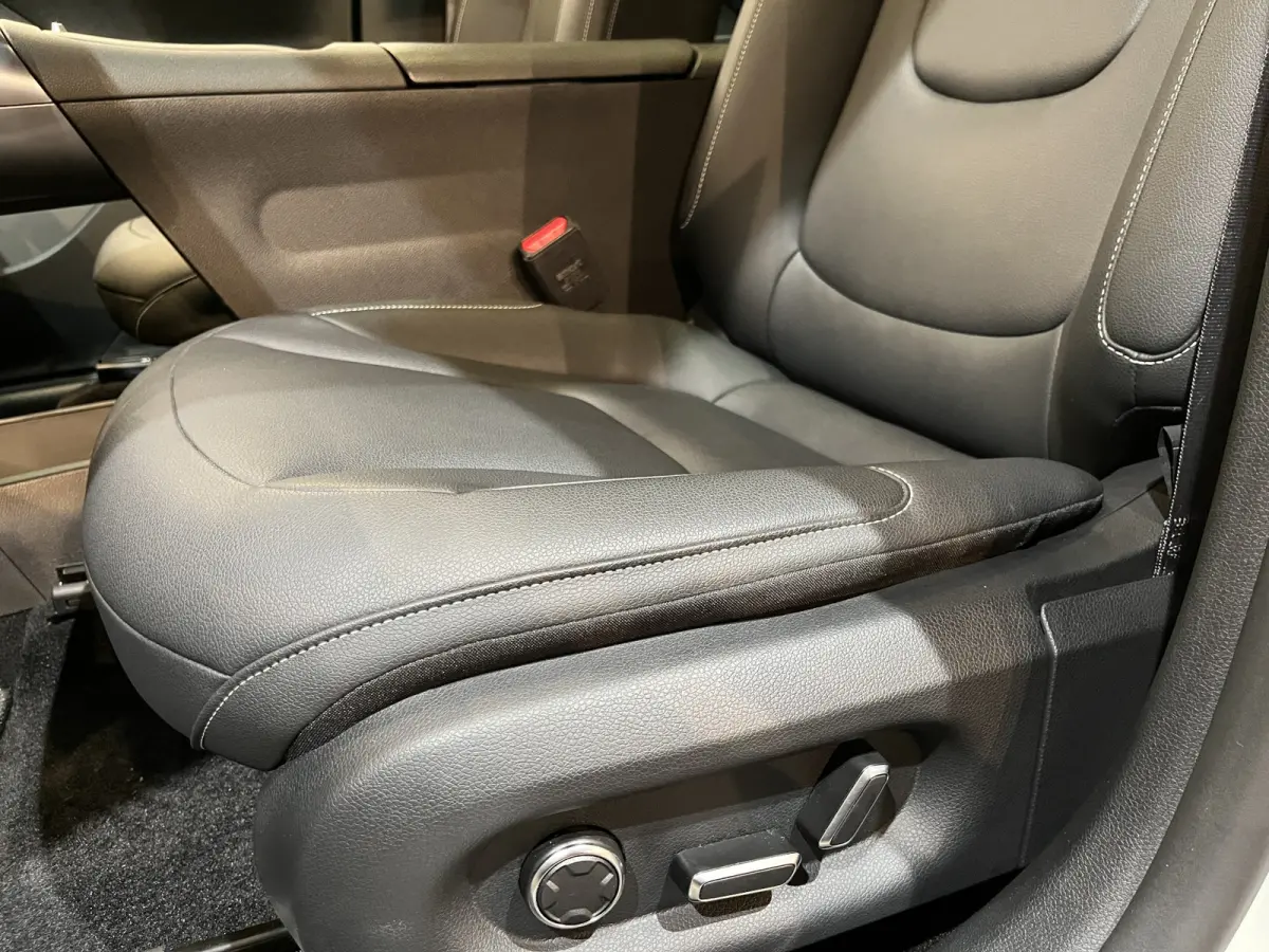 Pro / Panoramadak / Adaptieve Cruise Control / 360° Camera / LED / CarPlay / Elektrisch Stoelen / Stoelverwarming / Stuurverwarming / 10.700 KM !!