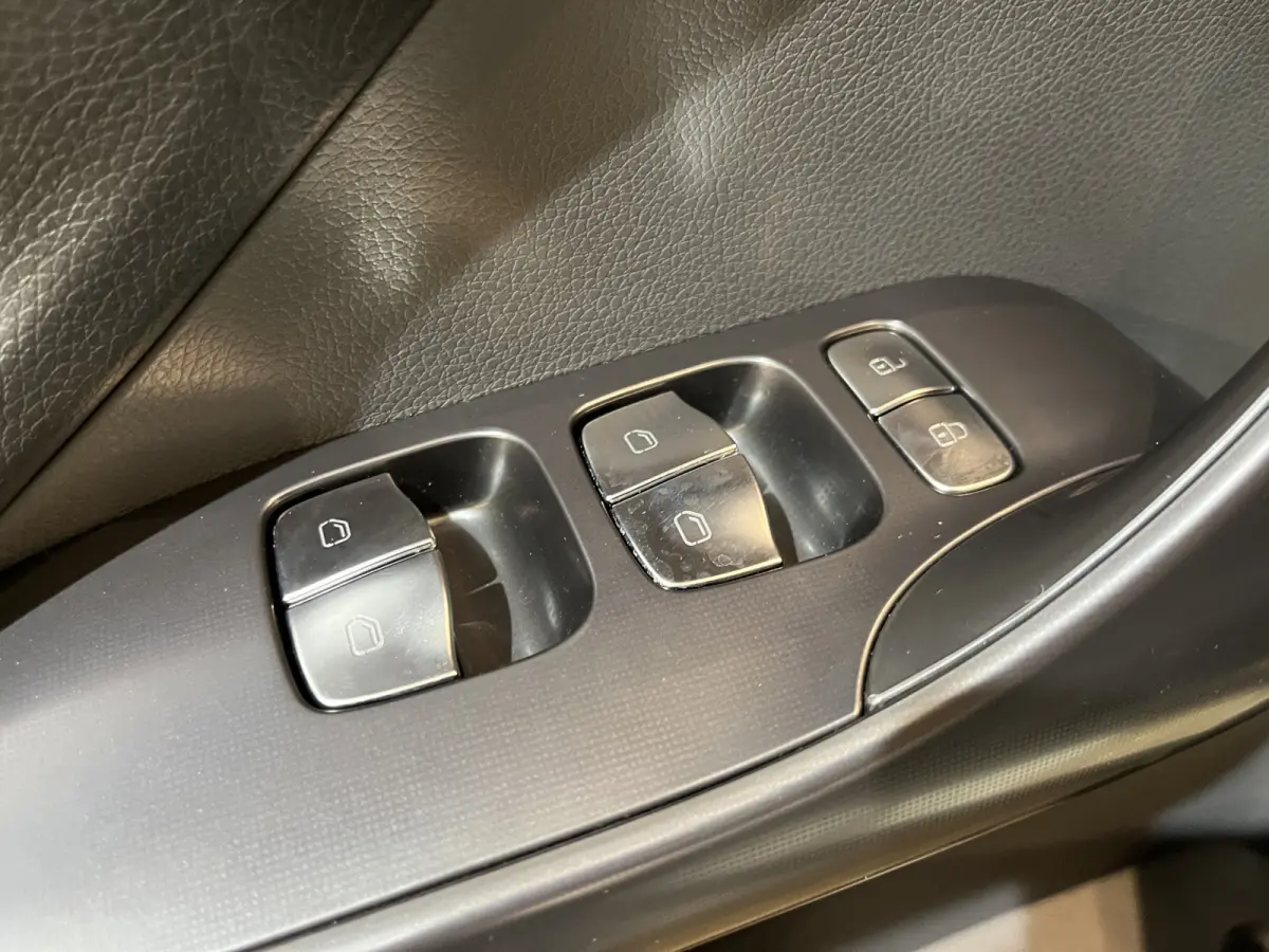 Pro / Panoramadak / Adaptieve Cruise Control / 360° Camera / LED / CarPlay / Elektrisch Stoelen / Stoelverwarming / Stuurverwarming / 10.700 KM !!