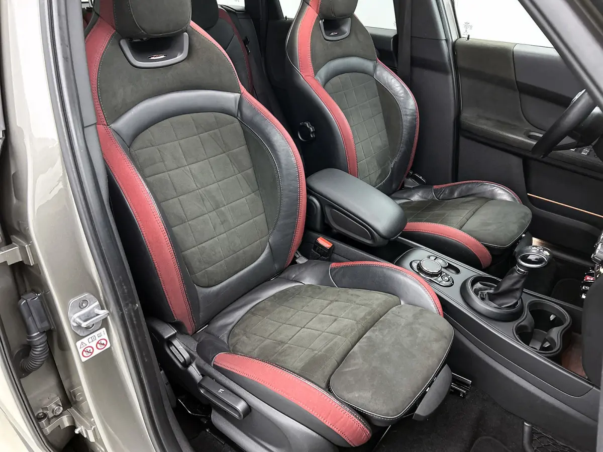 Mini 1.5 Cooper JCW-Pakket Chili Serious Business (Dealer OndH, Pano, Navi Pro, StoelV, Keyless, PDC V+A, Etc)
