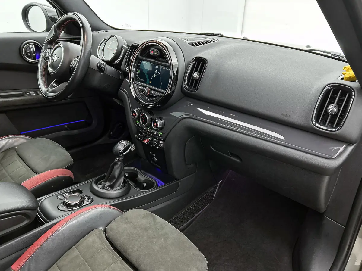 Mini 1.5 Cooper JCW-Pakket Chili Serious Business (Dealer OndH, Pano, Navi Pro, StoelV, Keyless, PDC V+A, Etc)